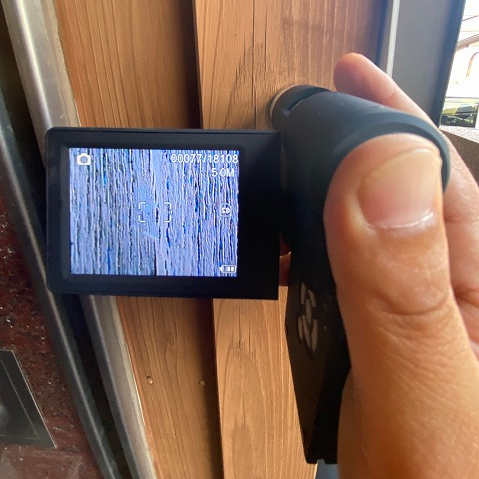 外壁のマイクロカメラ撮影